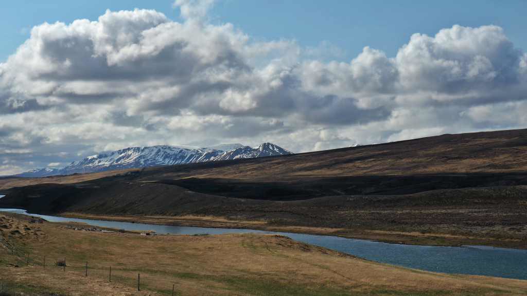 couple travel iceland