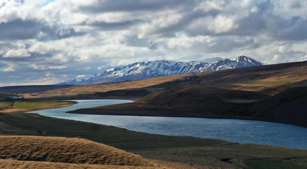 couple travel iceland